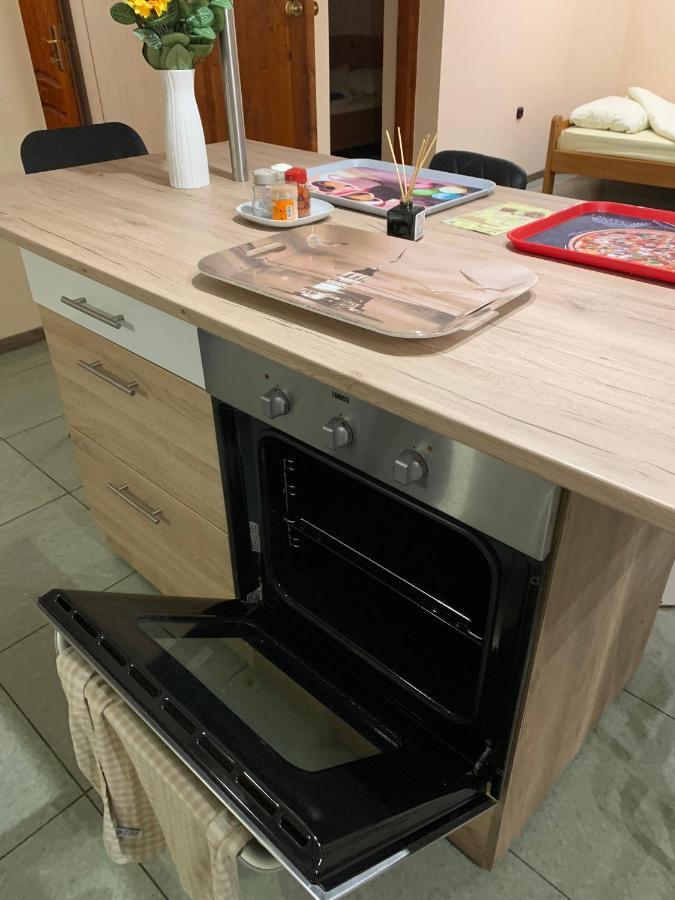 Deli Terasz B Apartman Free Parking, Self-Check-In Anytime Győr Eksteriør billede